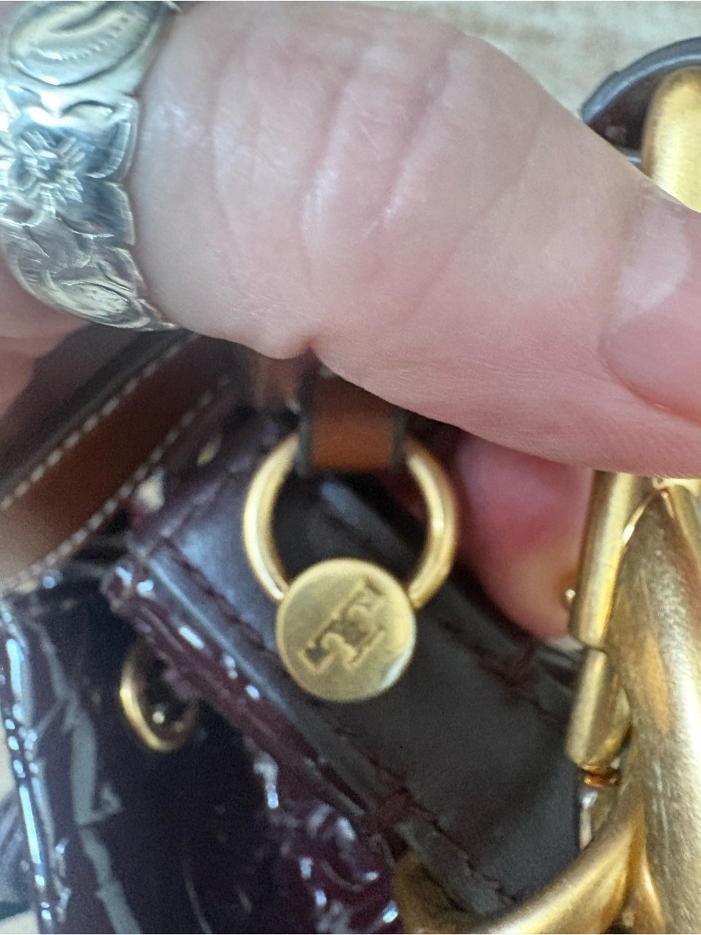 VGUC Tory Burch T Monogram Patent Embossed Bucket Bag Albarossa Deep Wine - Picture 8 of 10